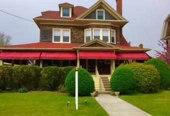 Luther Ogden Inn allows 18 year olds to book a room