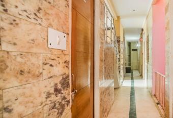 Hotel Silver Palace allows 18 year olds to book a room