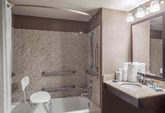 Wingate by Wyndham St. George allows 18 year olds to book a room