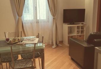 Appartamento La Maddalene allows 18 year olds to book a room