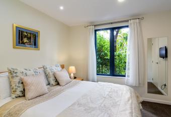 Nautilus Lodge Motel has Balcony rooms