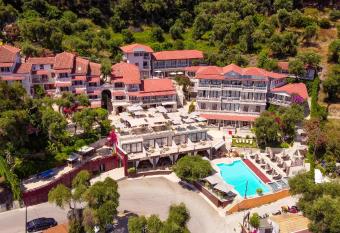 Valtos Beach Hotel has Balcony rooms