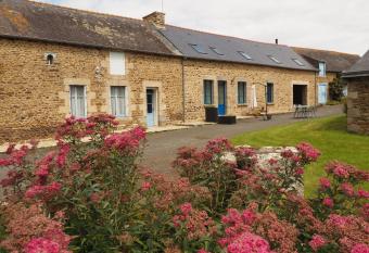 La Long  re allows 18 year olds to book a room