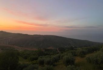 Casa Annadelia allows 18 year olds to book a room