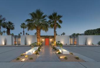 the Weekend Palm Springs has Balcony rooms