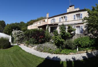 Domaine du Paradis des Oiseaux has Balcony rooms