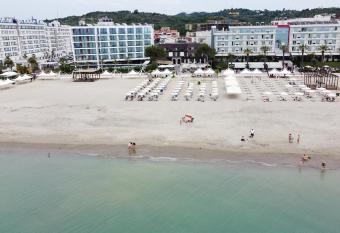 Hotel Oaz allows 18 year olds to book a room