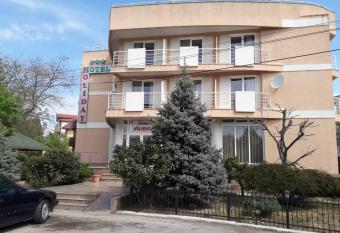 Hotel Holiday has Balcony rooms