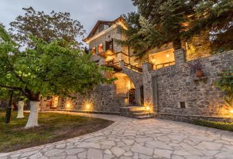 Villa Mylonas has Balcony rooms