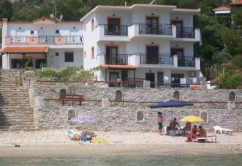 Dolphins House has Balcony rooms