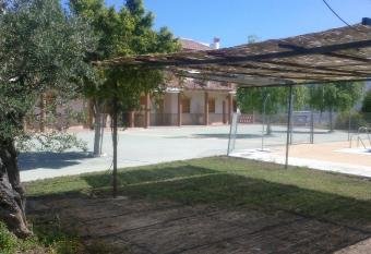 Apartamentos Las Colinas allows 18 year olds to book a room