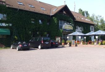 Hotel Restaurant Zur Hexe allows 18 year olds to book a room