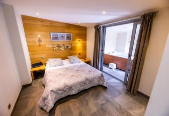 La Ferme de l Oudon & SPA allows 18 year olds to book a room