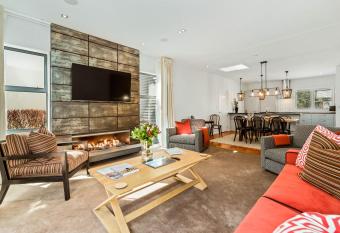 8 Hallenstein by Staysouth has Balcony rooms