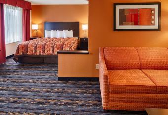 Best Western Kenosha Inn has rooms with a private hot tub