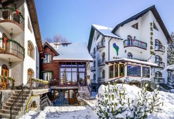 Pensiunea Crocus allows 18 year olds to book a room