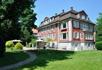 Villa Jakobsbrunnen allows 18 year olds to book a room