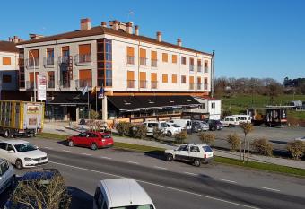 Hostal CASASNOVAS has Balcony rooms