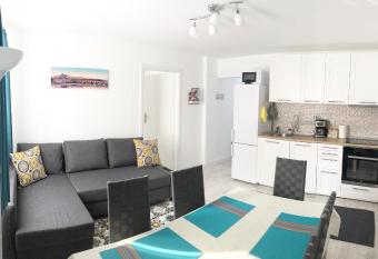 Riverside Ski Apartment has Balcony rooms