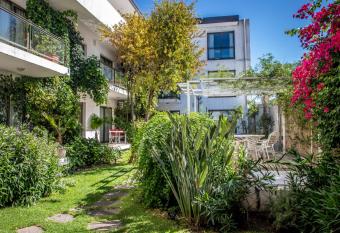 Paradise Departamentos has Balcony rooms