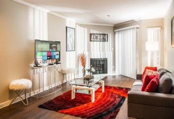 Integrity - Real Hollywood Experience has rooms with a private hot tub