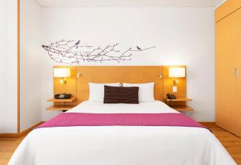 Hotel bh Parque 93 allows 18 year olds to book a room