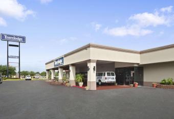 Suburban Studios Harvey - New Orleans has Smoking rooms