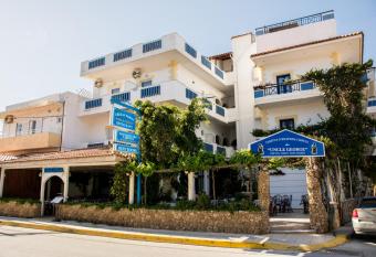 Uncle George Holiday Apts by Estia has Balcony rooms