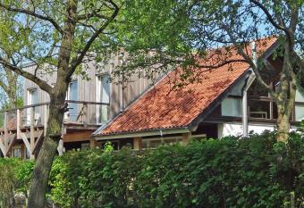 Haus zur Schifferkirche allows 18 year olds to book a room
