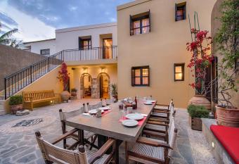 Zacosta Villa Hotel has Balcony rooms