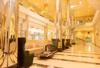 Crossroads Hotel Blantyre has rooms with a private hot tub