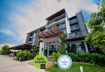 The Living Hotel SamutPrakan has Balcony rooms