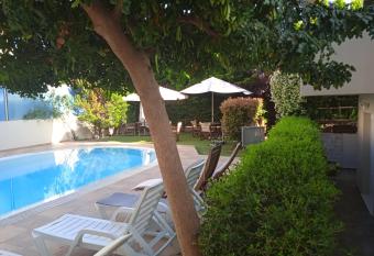 DreamCoast Apartments I allows 18 year olds to book a room