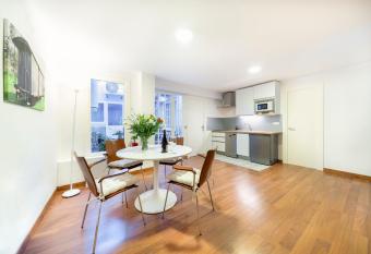 Apartamento En El Centro De Nerja allows 18 year olds to book a room