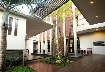 COZY Boutique Guest House has Balcony rooms