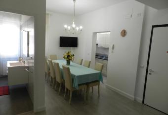 Appartamenti Via Cortonese 1 allows 18 year olds to book a room