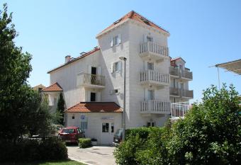 Villa Supetar has Balcony rooms