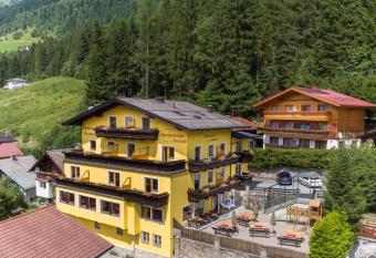 Alpenpension Gastein has Balcony rooms