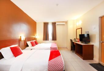 Super OYO 447 Comfort Hotel Meru allows 18 year olds to book a room