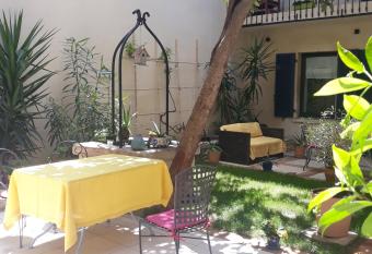 SOUS LE NEFLIER allows 18 year olds to book a room