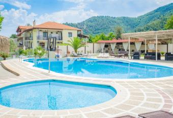 Erics Apartment has Balcony rooms