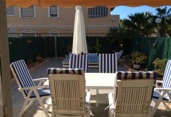 Luxe Duplex Appartement met private tuin has Balcony rooms