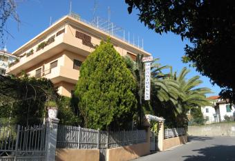 Albergo La Marinella has Balcony rooms