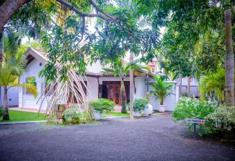 Tamarind Moon has Balcony rooms