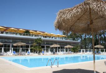 Azureva Ronce les Bains has Balcony rooms