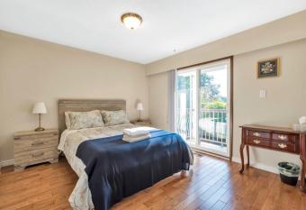 Orchid House Near Vancouver Yvr Airport has Balcony rooms