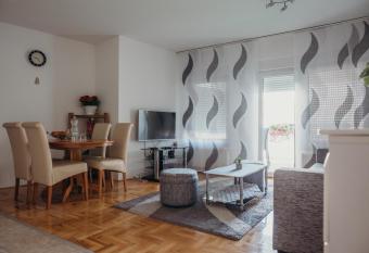 Apartman  allows 18 year olds to book a room