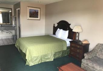 Travelers inn has Balcony rooms