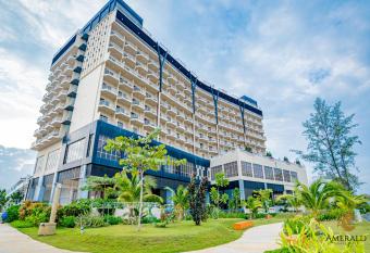 AMERALD RESORT HOTEL DESARU allows 18 year olds to book a room