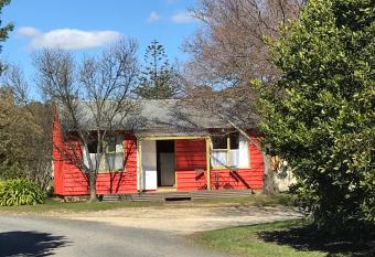 Somerset Beachside Cabin And Caravan Park has Balcony rooms